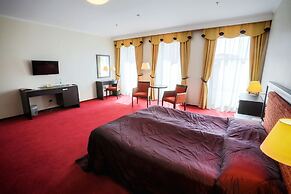 Menorah Hotel