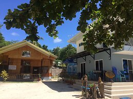 D&B Bluestar Beach Resort