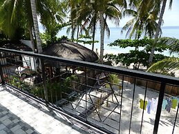 D&B Bluestar Beach Resort