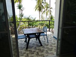 D&B Bluestar Beach Resort