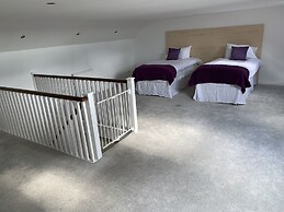 Village Tavern Apartment