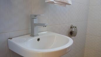 Lira Tasha Hotel