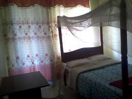 Georgies Harvest Motel