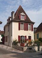 Aux Rosiers