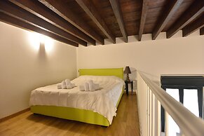 IzzHome City Center Cozy