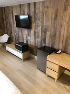 Camrose LeChateau Hotel