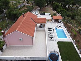 Villa Dragic