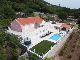 Villa Dragic