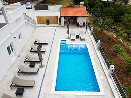 Villa Dragic
