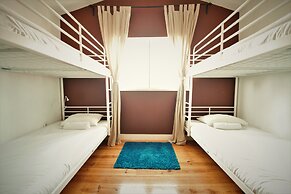 We Love F Tourists: Hostel