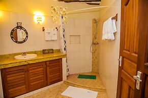 Villakwetu Cottages Diani Beach