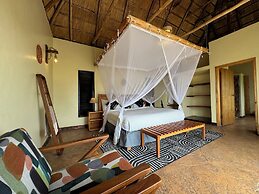 Ihamba Lakeside Safari Lodge