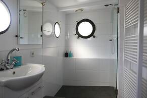 Boathotel Rotterdam Wilhelmina