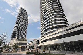 The Oracle Broadbeach 906