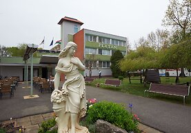 Komfort Hotel Platán