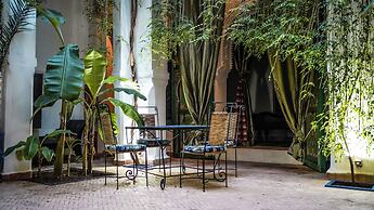 Riad Le Dromadaire Bleu by Weekome