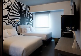 Radisson RED Miraflores