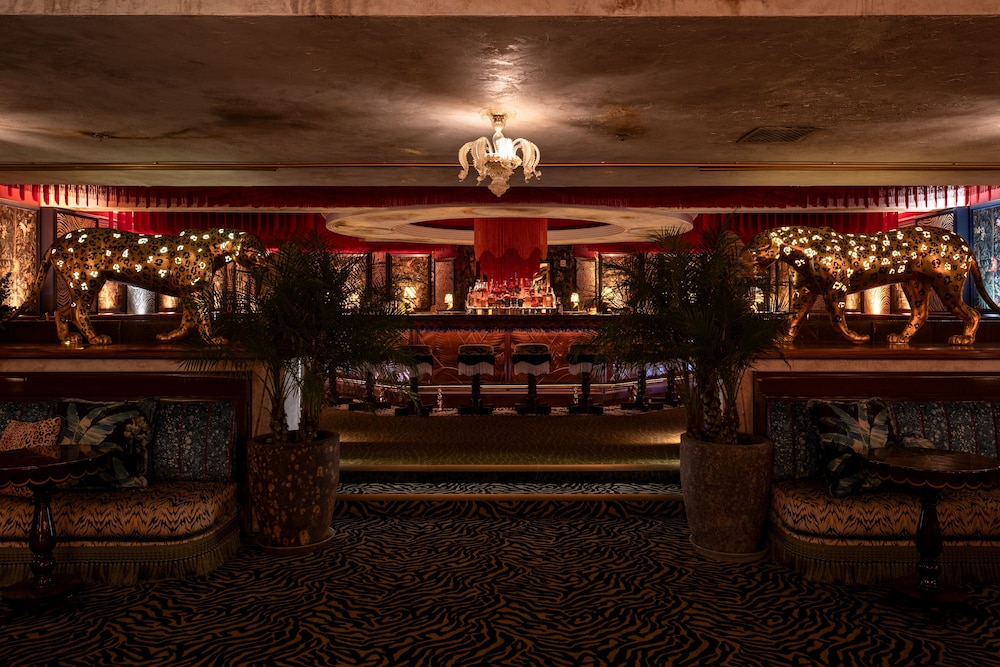 Lafayette Hotel & Club