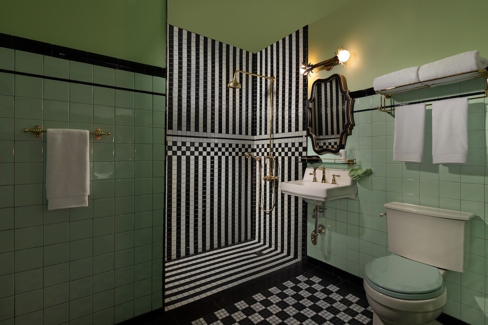 Lafayette Hotel & Club