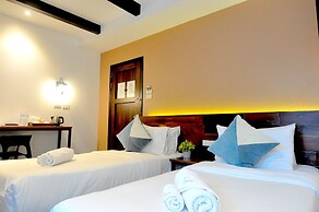 The Eight Ratvithi House