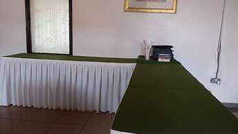 St Lira Hotel