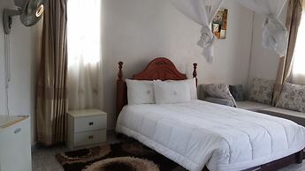 St Lira Hotel