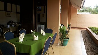St Lira Hotel