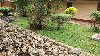 St Lira Hotel