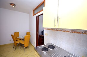Apartments and Rooms Mare
