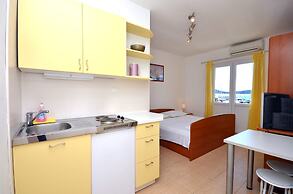 Apartments and Rooms Mare