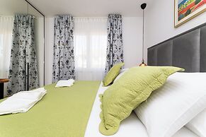 Apartment Bracholet