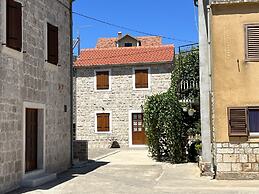 House Tia
