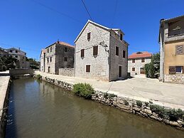 House Tia