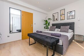 Apartments Mladen