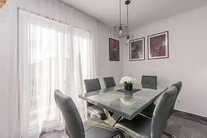 Apartments Mladen