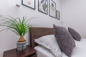 Apartments Mladen