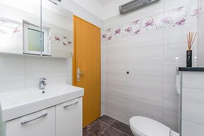 Apartments Mladen