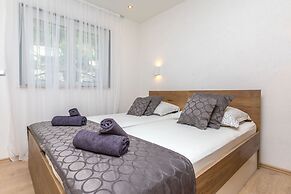 Apartments Mladen