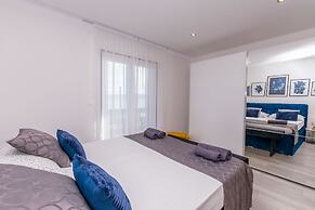 Apartments Mladen