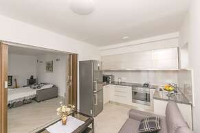 Apartments Tina Sea View