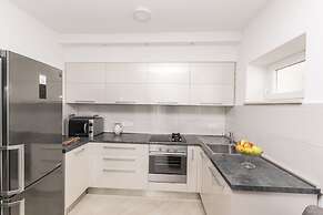 Apartments Tina Sea View
