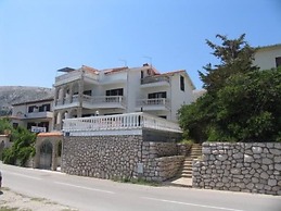 Apartments Tina Sea View