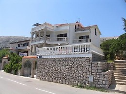Apartments Tina Sea View