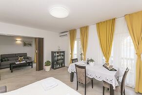 Apartments Tina Sea View