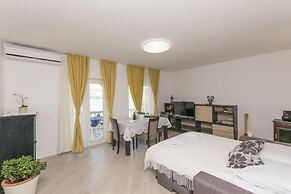 Apartments Tina Sea View