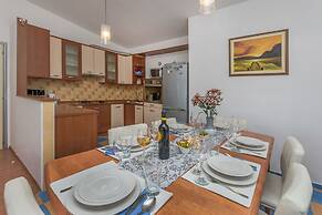 Apartment Goge