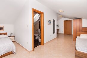 Apartments Karolina