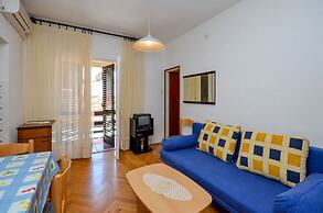 Apartment and Rooms Biserka