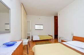 Apartment and Rooms Biserka