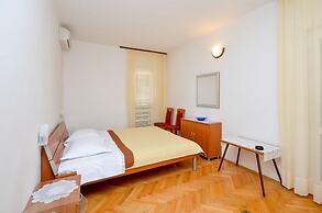 Apartment and Rooms Biserka